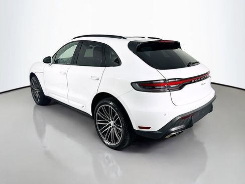 Certified 2025 Porsche Macan image 3
