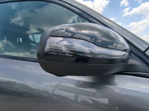 Used 2024 Mercedes-Benz EQB 300 4MATIC image 24