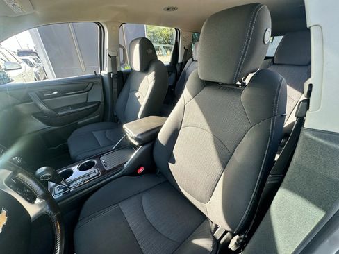 Used 2017 Chevrolet Traverse LT image 20