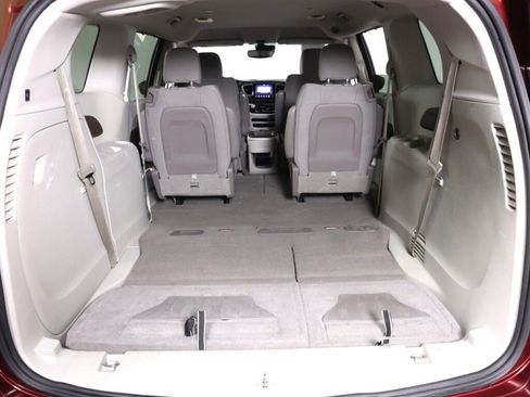 Used 2020 Chrysler Pacifica Touring w/ Advanced Safetytec Group image 33