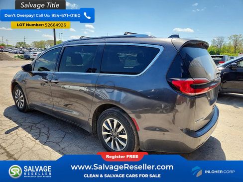 Used 2021 Chrysler Pacifica Touring-L FWD image 3