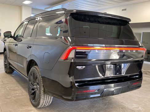 New 2026 Lincoln Navigator Reserve w/ Jet Appearance Package image 5