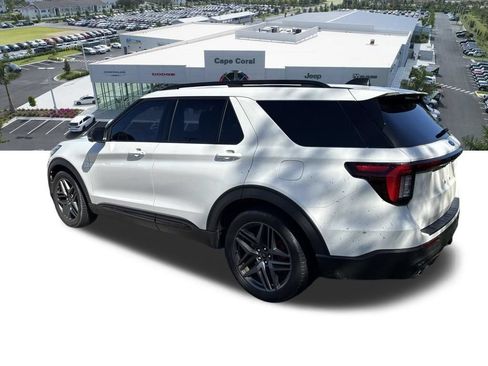 Used 2025 Ford Explorer ST AWD/4WD image 5