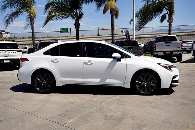 Used 2025 Toyota Corolla SE FWD image 3