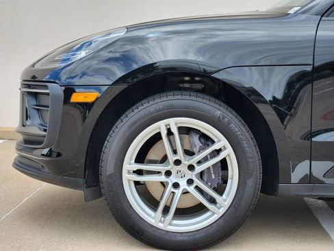 Used 2025 Porsche Macan AWD/4WD image 9