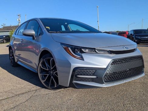 Used 2021 Toyota Corolla SE w/ SE Premium Package image 5
