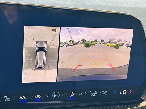 New 2026 Chevrolet Traverse High Country FWD image 24