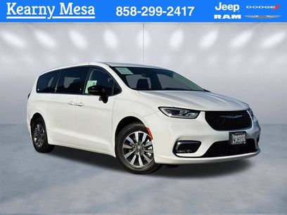 Used 2024 Chrysler Pacifica Limited