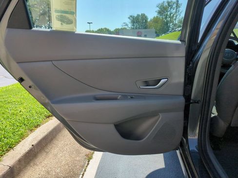 Used 2025 Hyundai Elantra SEL FWD image 27