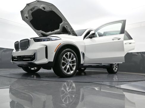 New 2025 BMW X5 xDrive40i w/ Parking Assistance Package image 44
