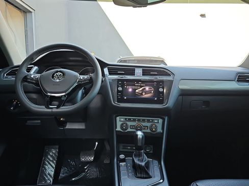 Used 2021 Volkswagen Tiguan SE image 14