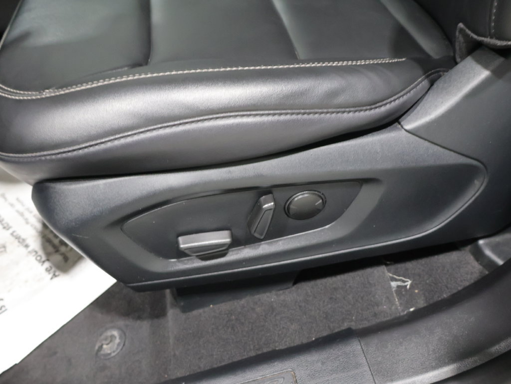 Used 2024 Ford Explorer XLT w/ Equipment Group 202A AWD/4WD image 12