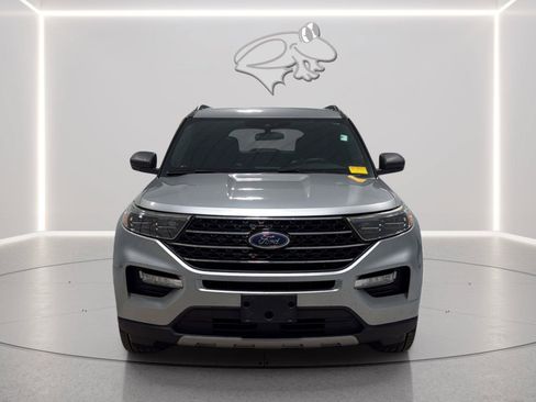 Used 2020 Ford Explorer XLT w/ Equipment Group 202A AWD/4WD image 8