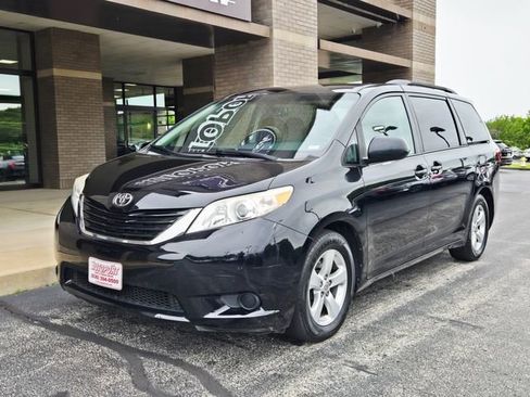 Used 2016 Toyota Sienna LE FWD image 3