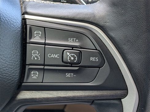 Used 2021 Jeep Grand Cherokee L Limited w/ Luxury Tech Group II image 27