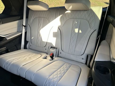 New 2026 BMW X7 M60i image 23