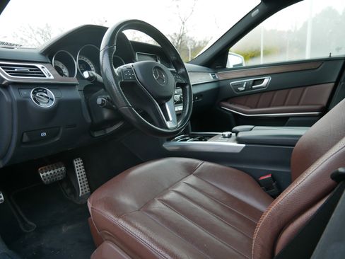 Used 2015 Mercedes-Benz E 400 4MATIC Sedan image 14