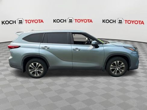 Used 2023 Toyota Highlander XLE AWD/4WD image 9