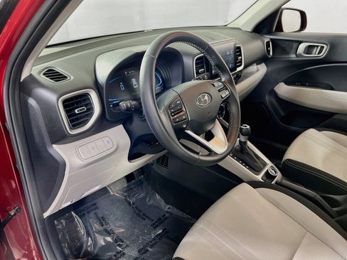 Used 2023 Hyundai Venue SEL FWD image 9