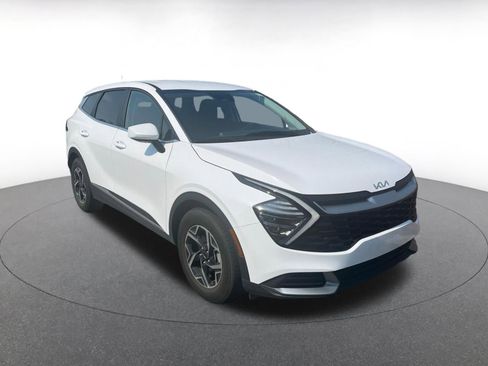 Used 2025 Kia Sportage LX image 9