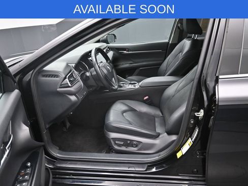 Used 2020 Toyota Camry XLE FWD image 9