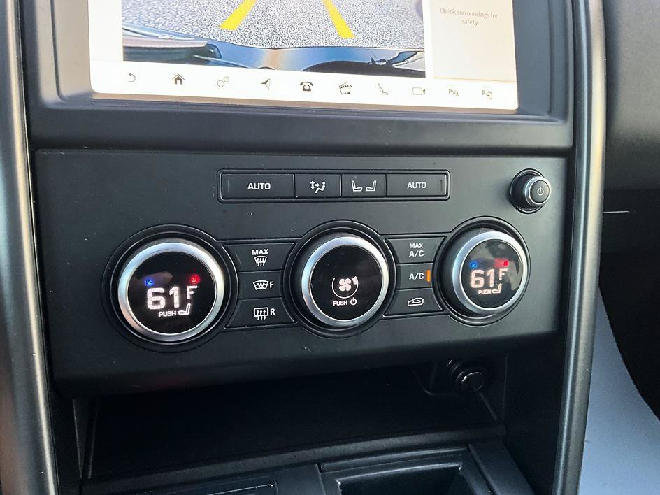 Used 2020 Land Rover Discovery Landmark AWD/4WD image 21