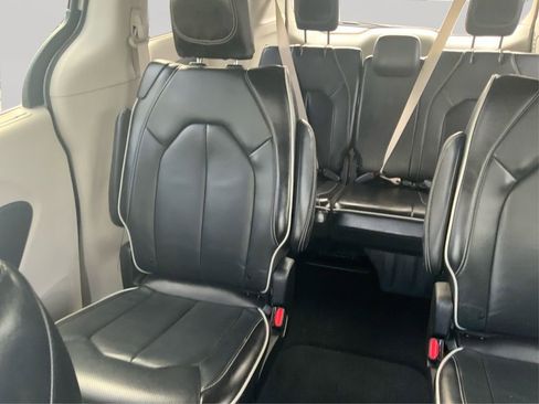 Used 2024 Chrysler Pacifica Limited image 29