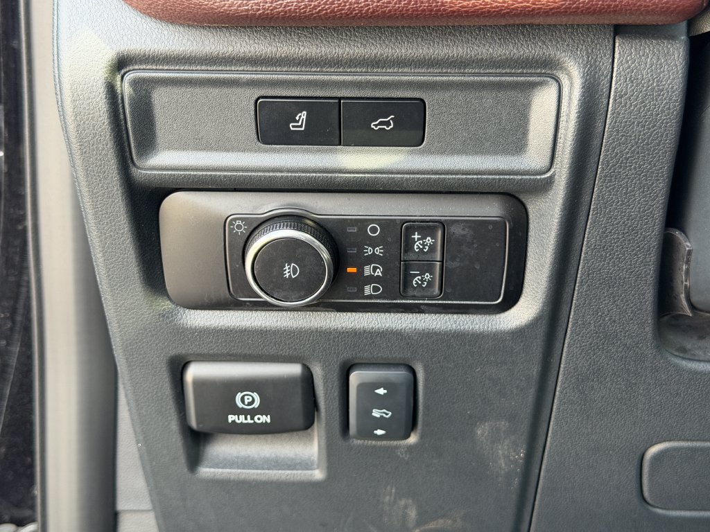 Used 2024 Ford Expedition Limited AWD/4WD image 16