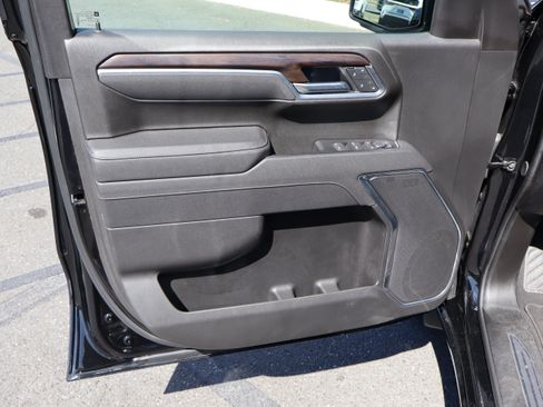 Used 2025 GMC Sierra 1500 SLT AWD/4WD image 16