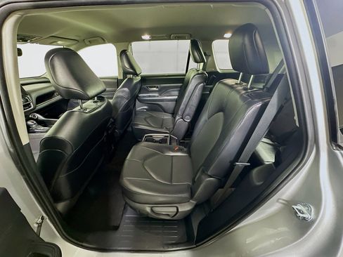 Used 2025 Toyota Grand Highlander XLE image 27