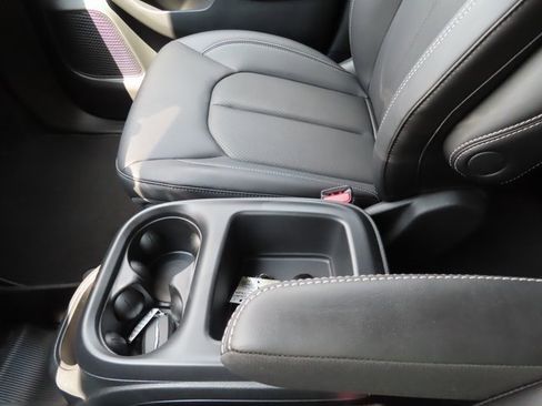 New 2026 Chrysler Pacifica Select image 34