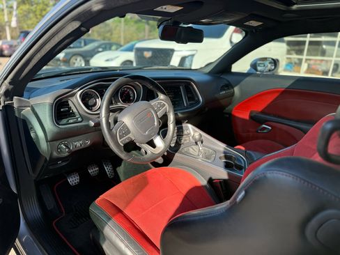 Used 2016 Dodge Challenger R/T Scat Pack w/ Leather Interior Group image 11