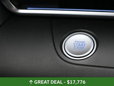 Used 2024 Hyundai Elantra SEL image 25