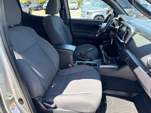 Used 2019 Toyota Tacoma TRD Sport AWD/4WD image 10