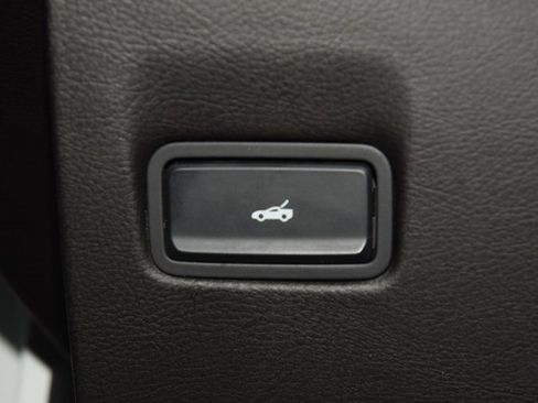 Used 2017 Chevrolet Corvette Stingray Coupe w/ 1LT image 35