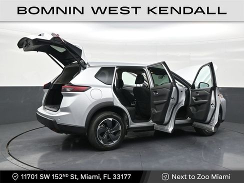 Used 2024 Nissan Rogue SV image 29
