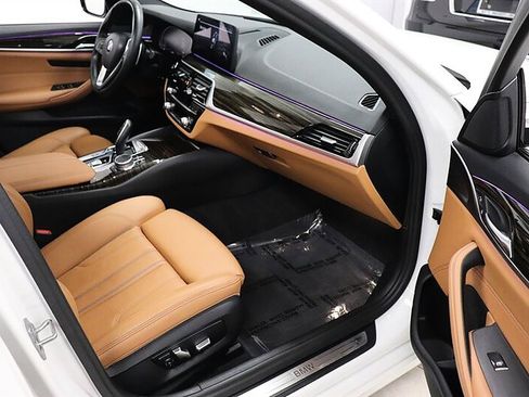 Used 2021 BMW 530i xDrive w/ Convenience Package AWD/4WD image 12