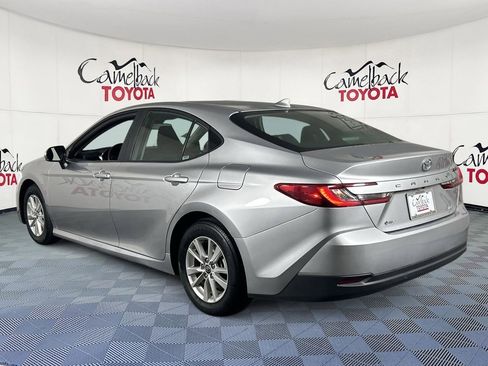 Used 2025 Toyota Camry LE image 5