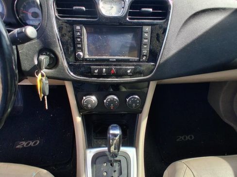 Used 2011 Chrysler 200 Limited image 15