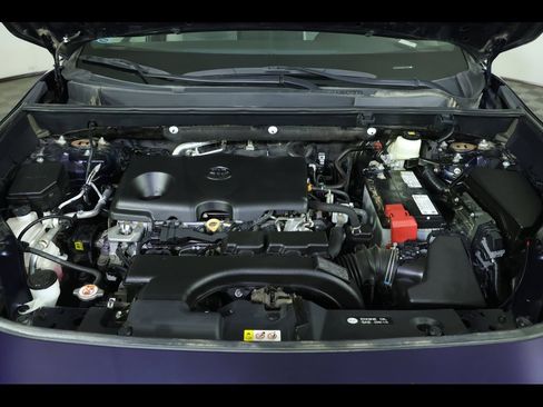 Used 2021 Toyota RAV4 XLE image 16