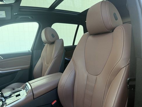 Used 2022 BMW X5 xDrive40i w/ M Sport Package image 5