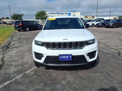 Used 2023 Jeep Grand Cherokee Laredo image 17