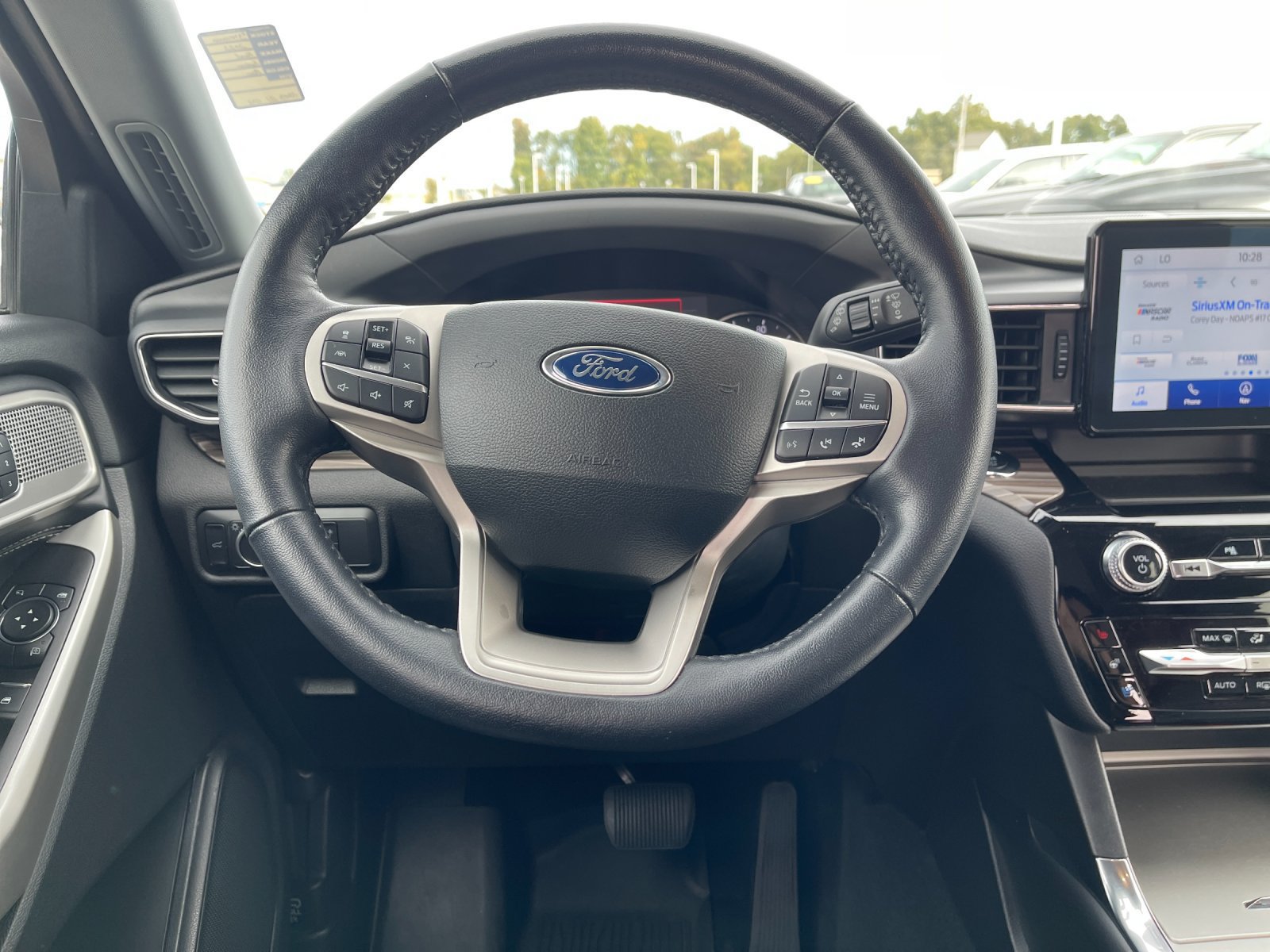 Used 2022 Ford Explorer Limited w/ Equipment Group 301A RWD image 17