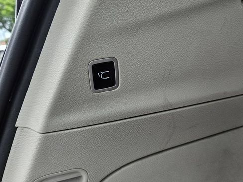 Used 2022 Chrysler Voyager LX FWD image 38