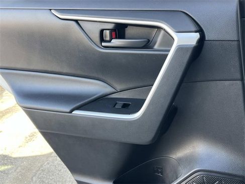 Used 2021 Toyota RAV4 LE image 17