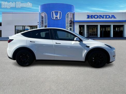 Used 2024 Tesla Model Y Long Range image 9