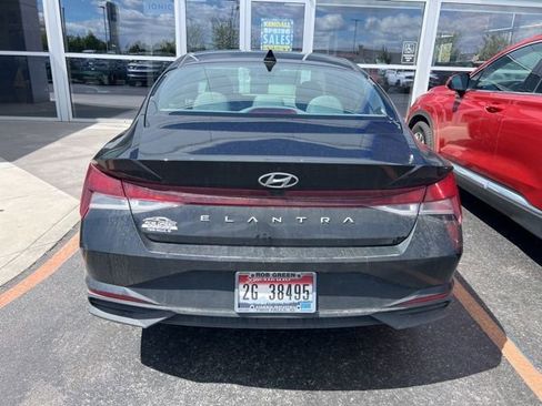 Used 2023 Hyundai Elantra SEL w/ Convenience Package FWD image 4