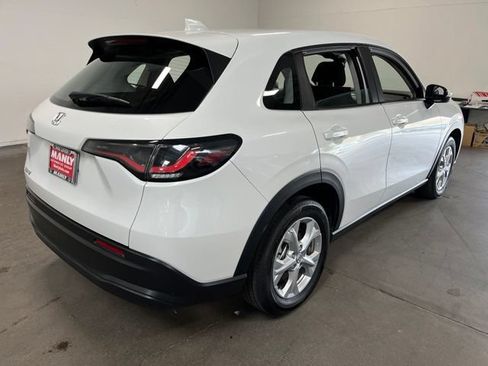 Used 2023 Honda HR-V LX image 3