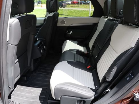 New 2026 Land Rover Discovery Limited Edition AWD/4WD image 9