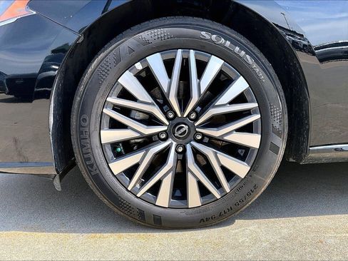 Used 2025 Nissan Altima 2.5 SV FWD image 34